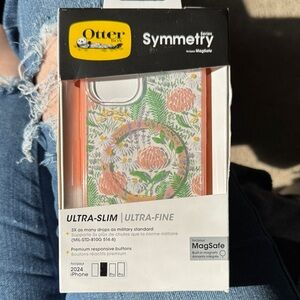 OtterBox Symmetry Floral iPhone 16 Case
